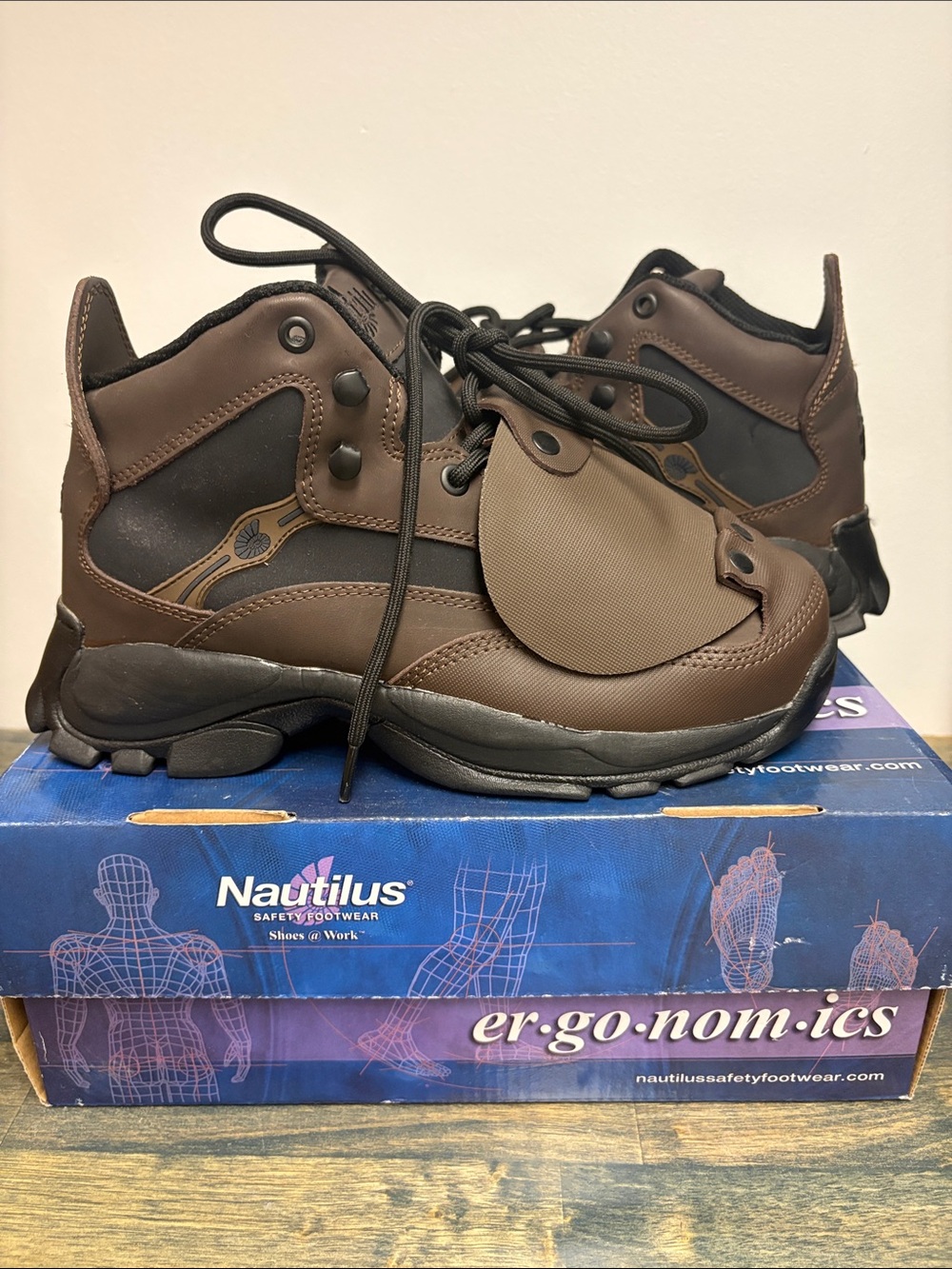 Nautilus Brown and Black Women’s Steel Toe Work Boots, 8.5, NWT